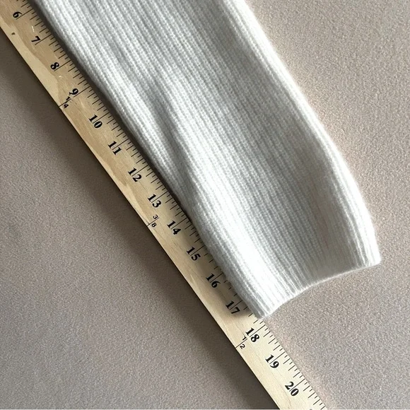 Quince Mongolian Cashmere Fisherman Crewneck Sweater Ivory size M Timeless Soft - Picture 14 of 16